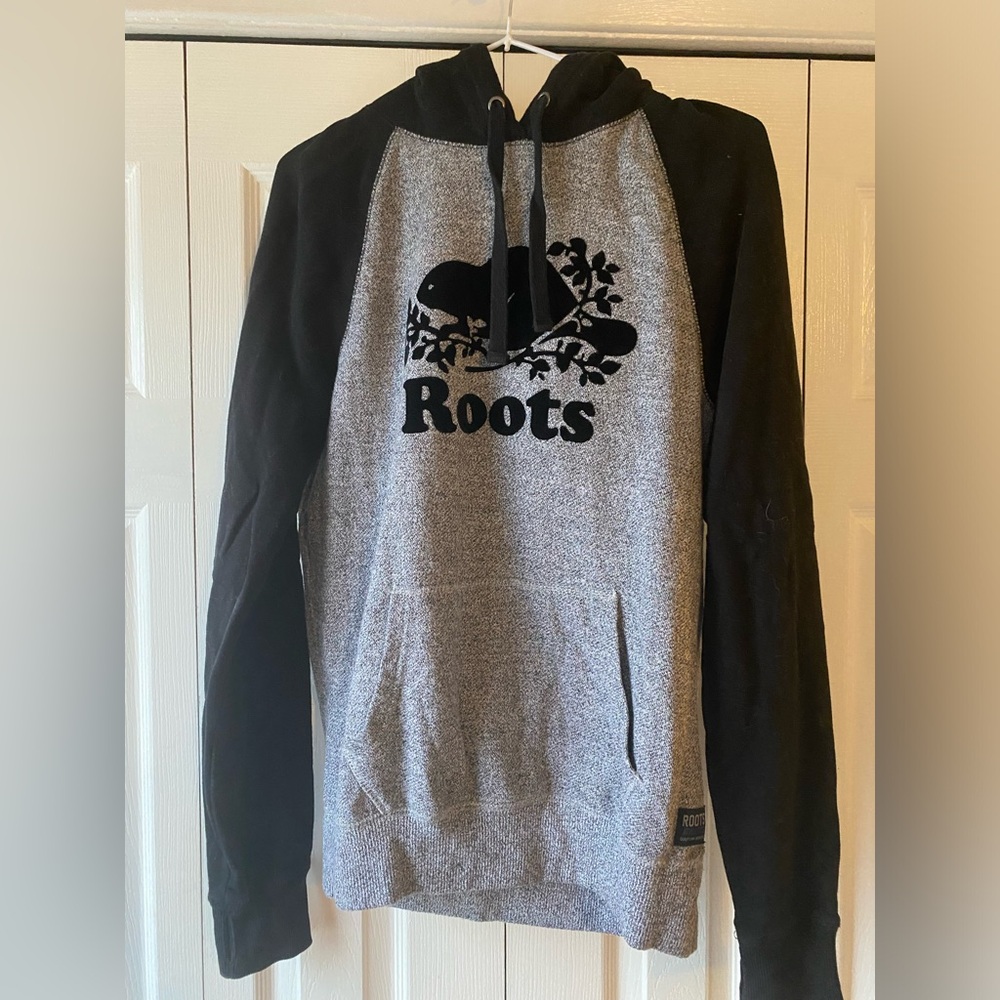 SOLD Roots women’s Black and Gray Hoodie Sweater